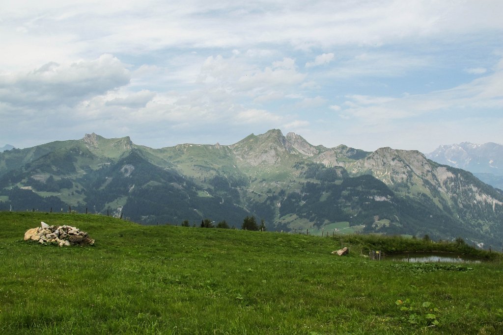10 Blick von der Saukaralm zum Schuflicker und zur Hoellwand.jpg